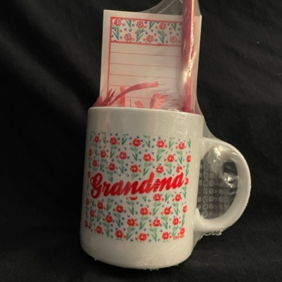 1992 Grandma Mug Set Red Green Floral Design White Mug Pad Pencil NWOT - Picture 2 of 7